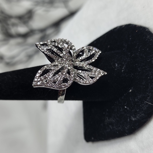 NWOT BEAUTIFUL BUTTERFLY RING - Picture 2 of 5